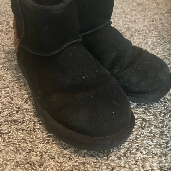 Black Short Uggs Koolaburra With a Cute Leopard Patch🖤🐆. 💲Accepting Offers💲 - Picture 4 of 4